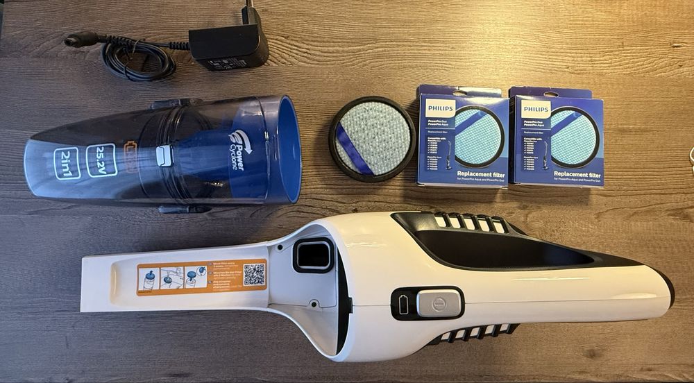 Вертикална прахосмукачка 2 in 1 Philips FC6171 без кабел