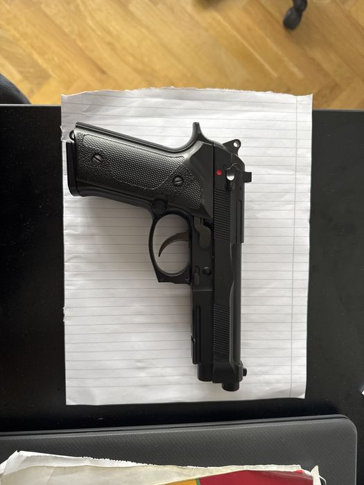 Pistol Airsoft pe CO2