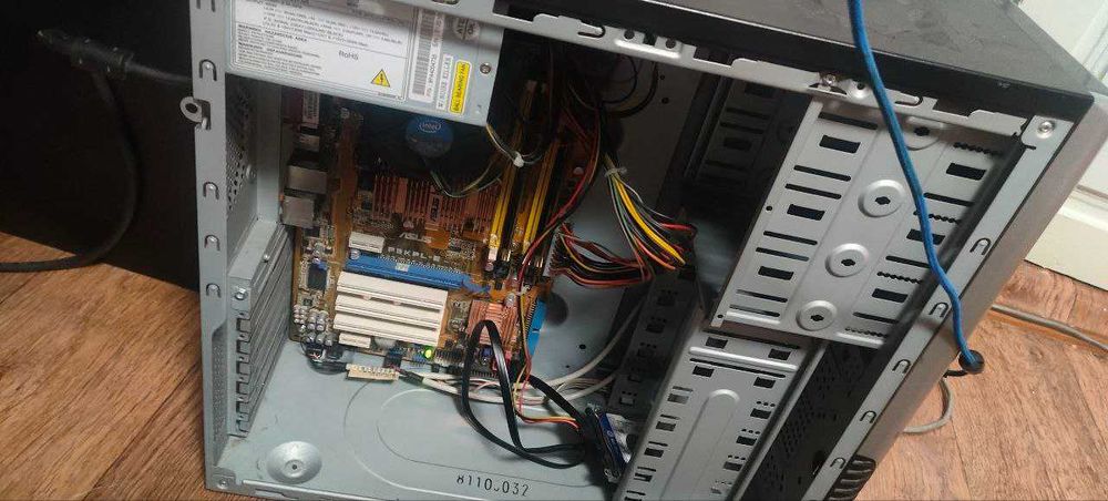 Продам Компьютер персональный. Старенький