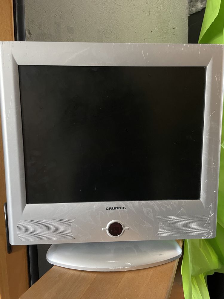 TV RULOTA 12V- GRUNDIG - display multifuncțional