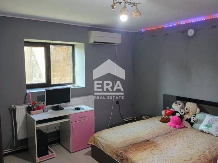 ЕКСКЛУЗИВНО! Обзаведена едноетажна къща с басейн, в кв."Рилци" гр. Доб