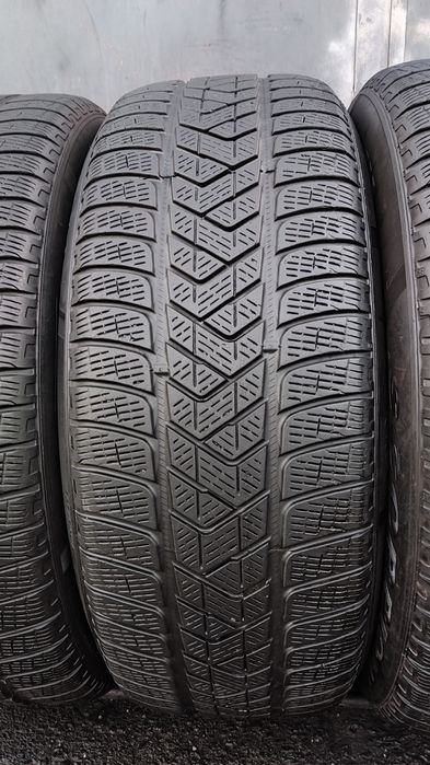 4бр. зимни гуми 235/55/20 Pirelli Scorpion Winter 
dot2321
6+mm
Добро