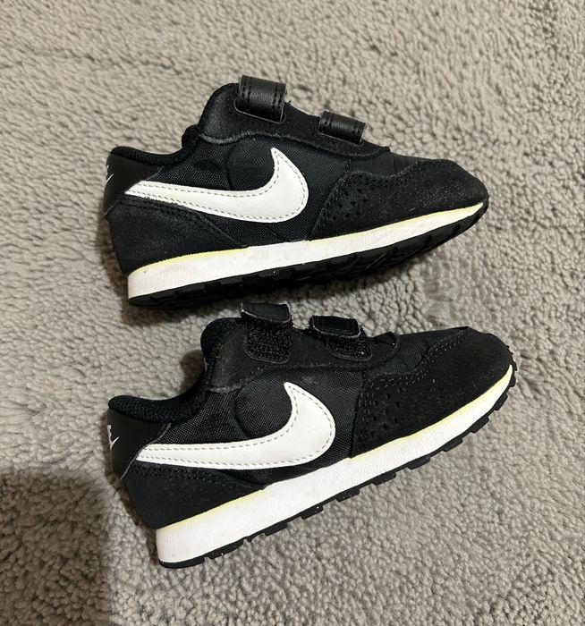 Adidasi Nike nr 23,5