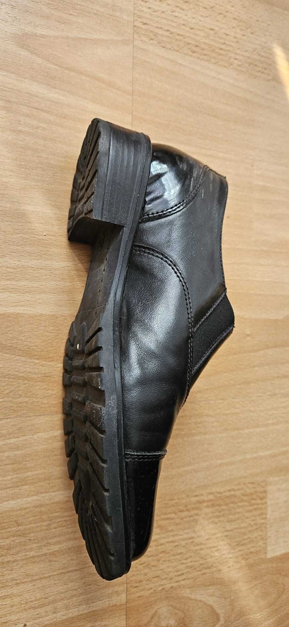 Pantofi de piele negri toamna