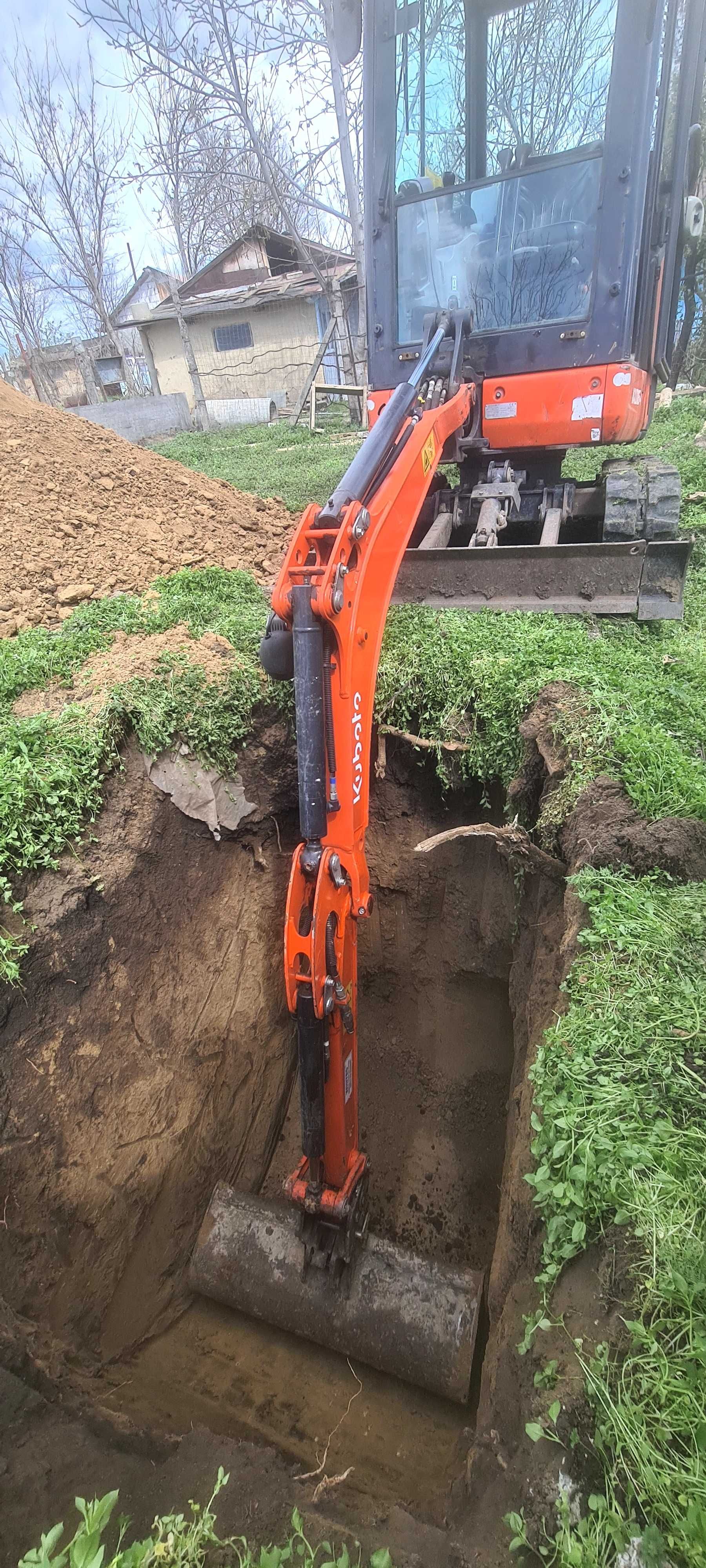 Miniexcavator de inchiriat