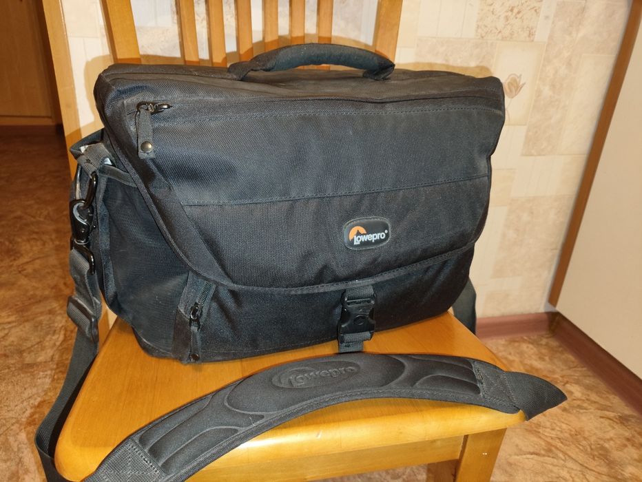 Плечевая сумка Lowepro Nova 200 AW