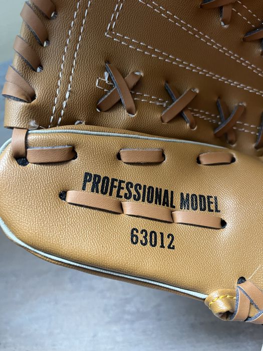Mănușă baseball , noua