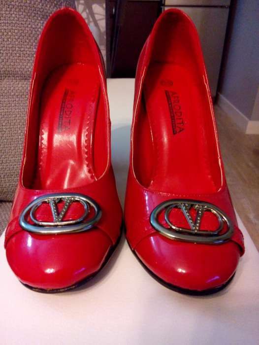 Pantofi rosii, masura 35