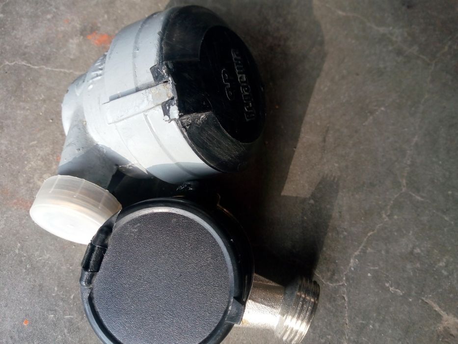 Продавам работещи Български водомери ст ниодена и топла вода