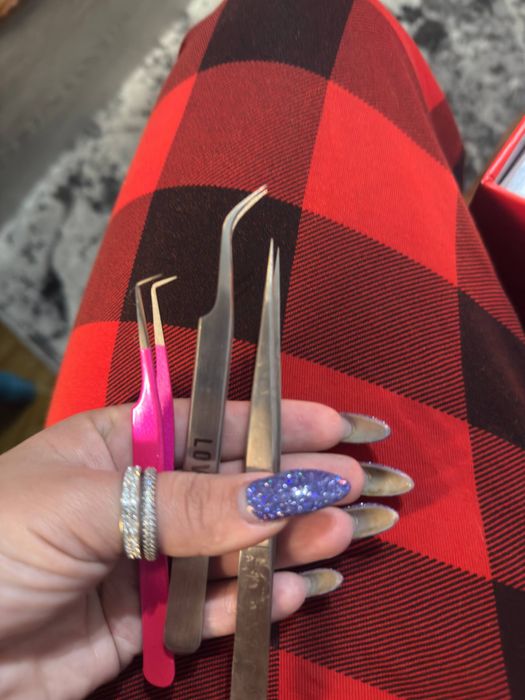 Для наращивания ресниц и ламинирования бровей