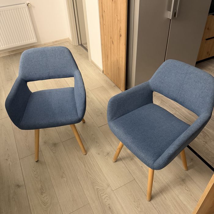 Scaune living, tapitate cu picioare de lemn