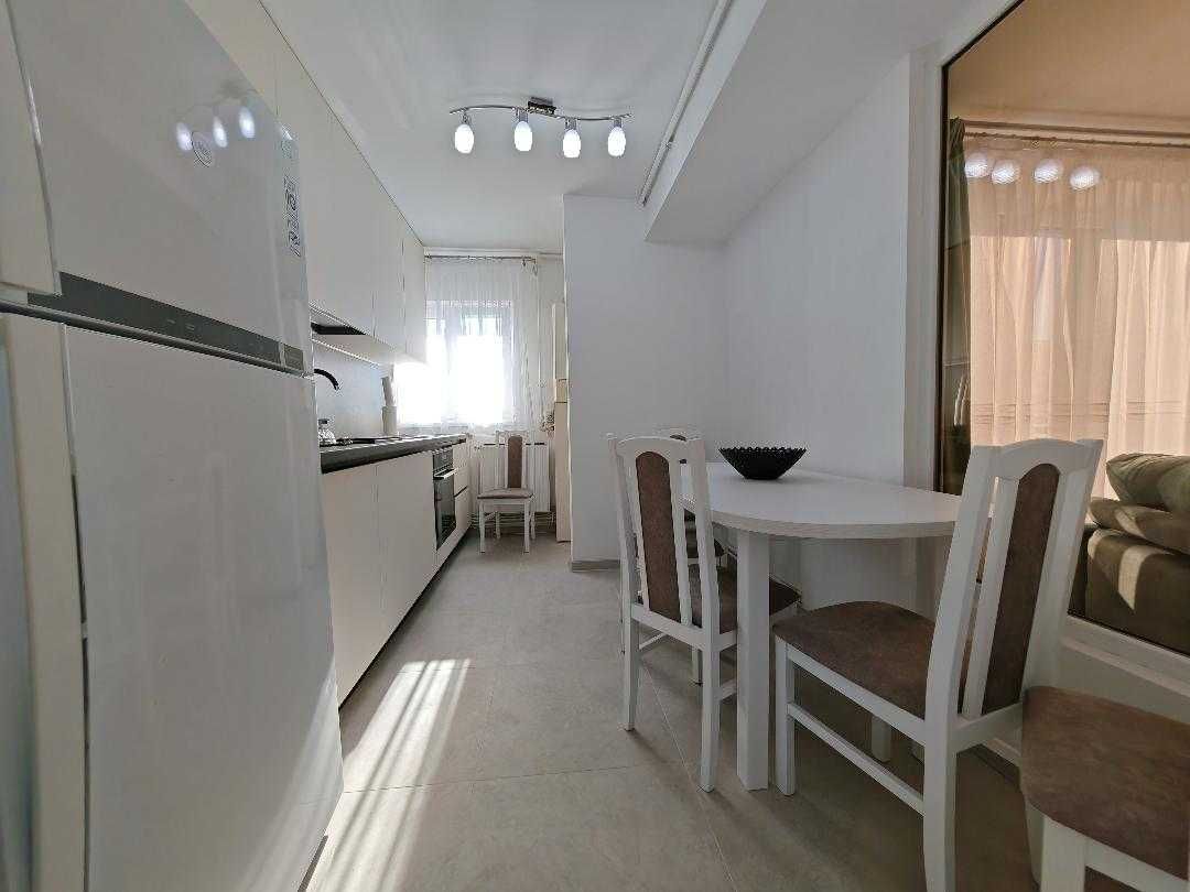 Inchiriem Apartament 3 Camere, Mobilat, Decomandat, 78 Mp,Centru Civic