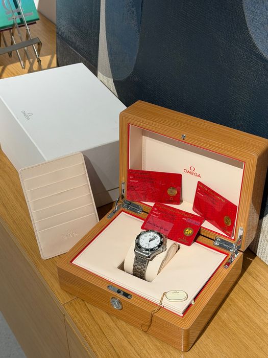 Omega Seamaster Diver 300M + кутия и документи