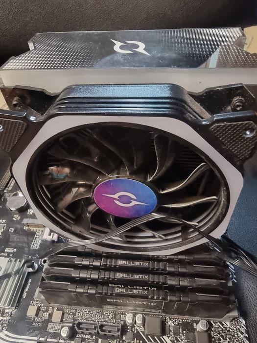 Vând kit( placa de baza,procesor RAM si cooler)