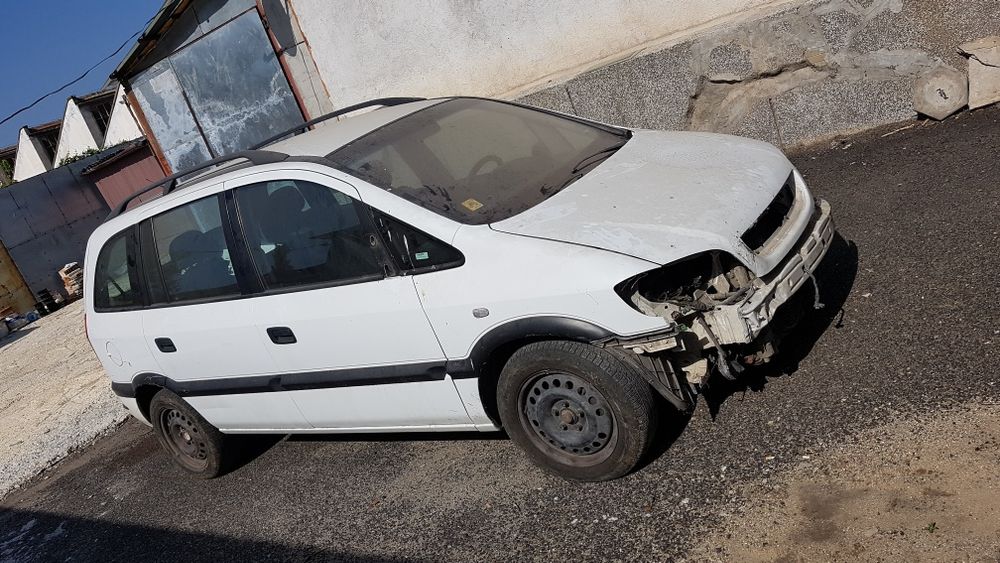 Продавам Опел зафира на части