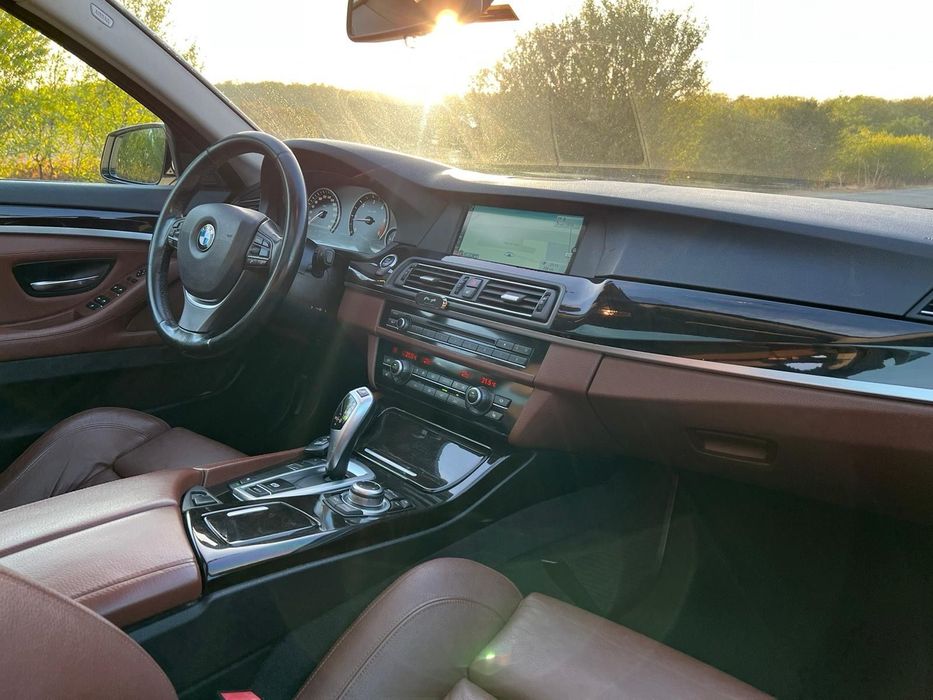 BMW Seria 5 BMW F 11 520 D , 2 butoane , panoramic , webasto