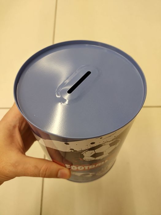 Pușculiță metalică fotbal design.