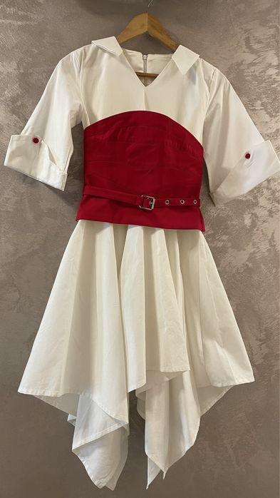 Rochie alba cu corset rosu mărimea XS