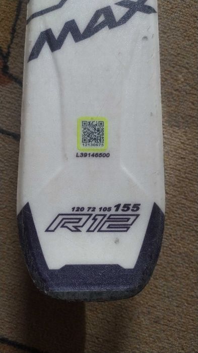 Отлични ски с база и кантове готови за сезона.Автомати всички номера.