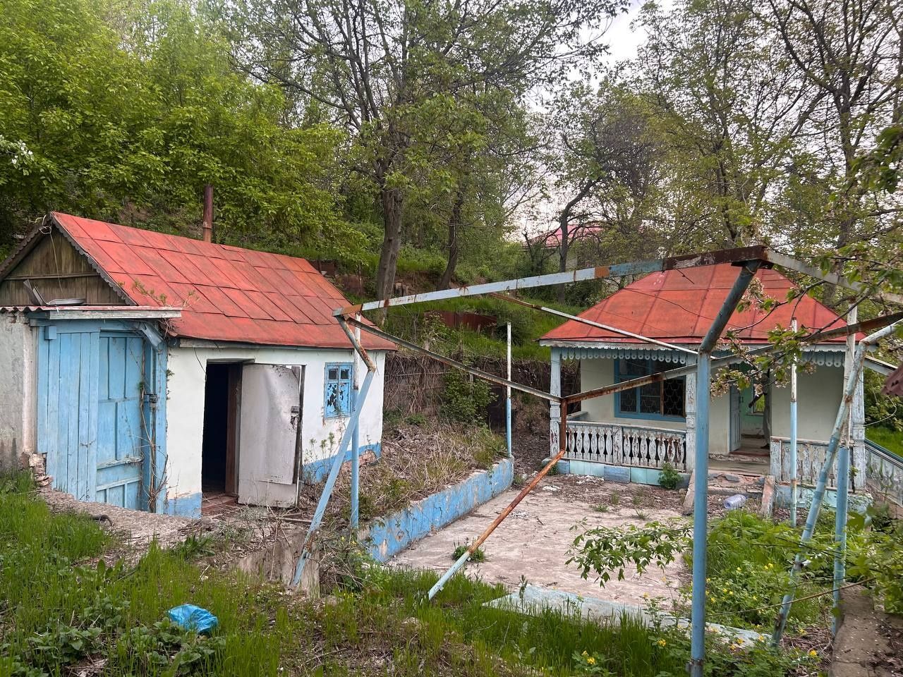 Продается дача в центре Чарвака.