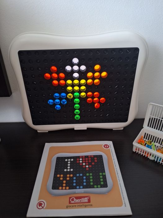 Joc creativ Quercetti mozaic cu lumină led.