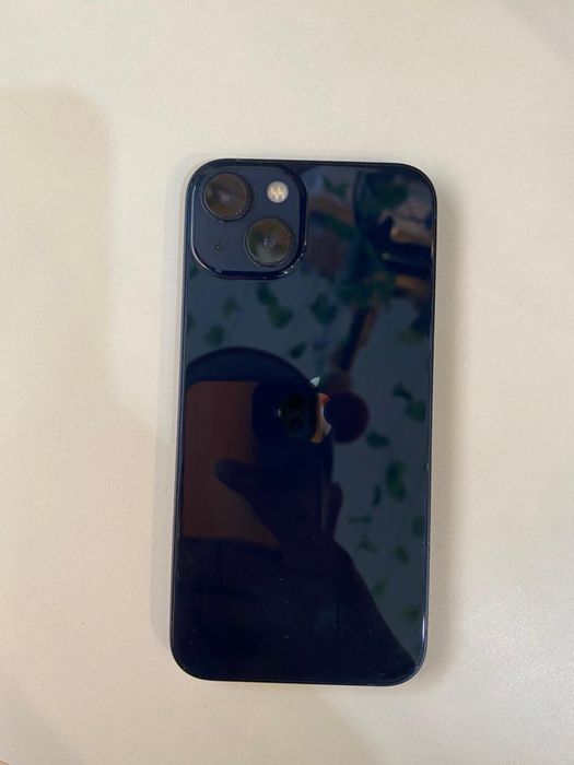 iphone 13 темне сини свет