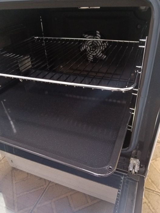 Свободно стояща печка с керамичен плот VOSS  2 години Гаранция!