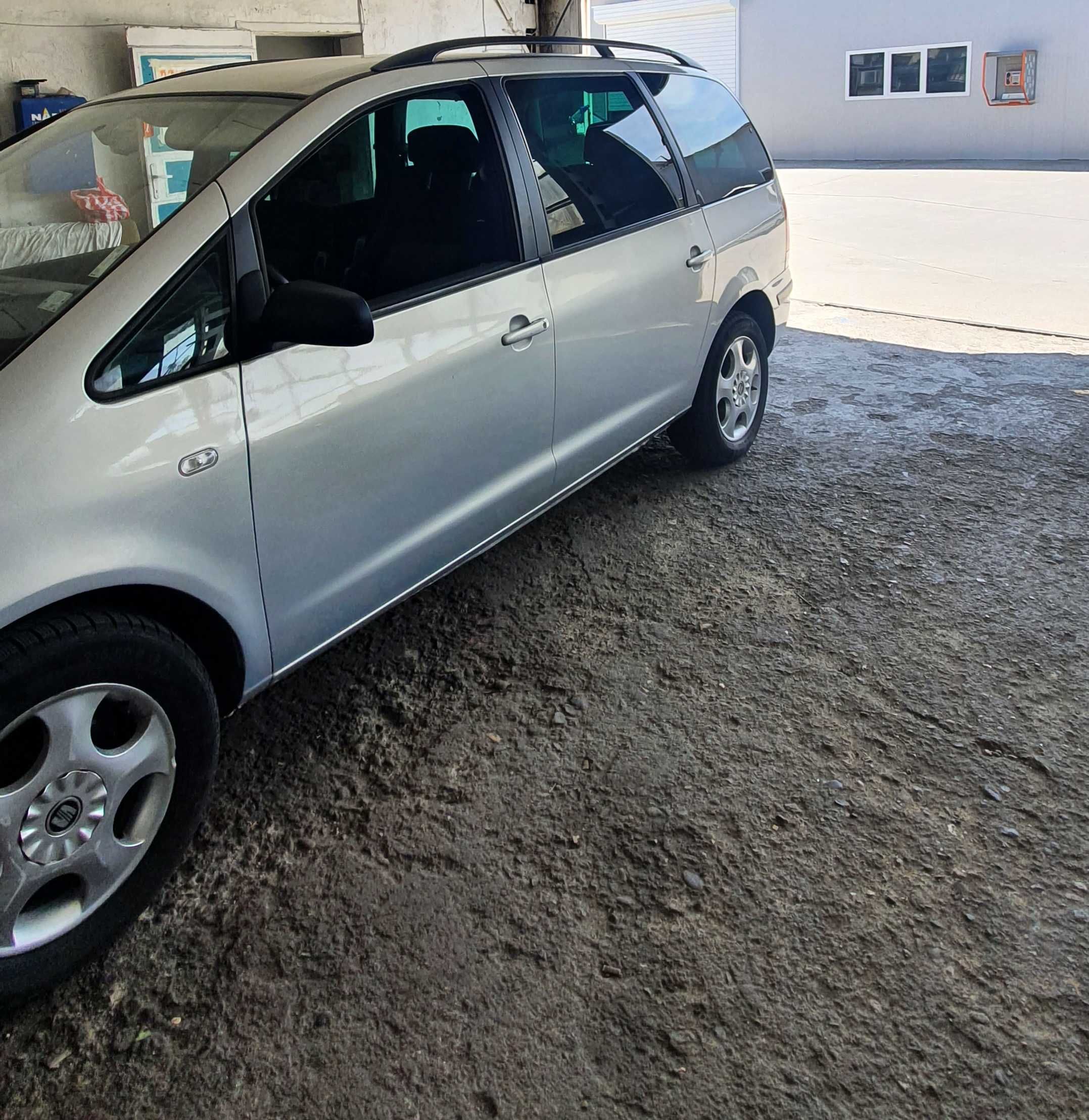 Seat Alhambra с гаранция