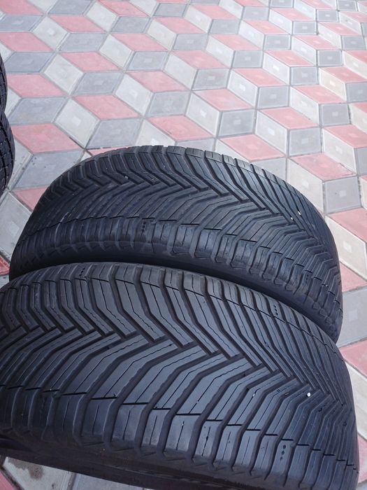 Vând 2 anvelope de iarna 235 50 r18 MICHELIN foarte bune din 2022
