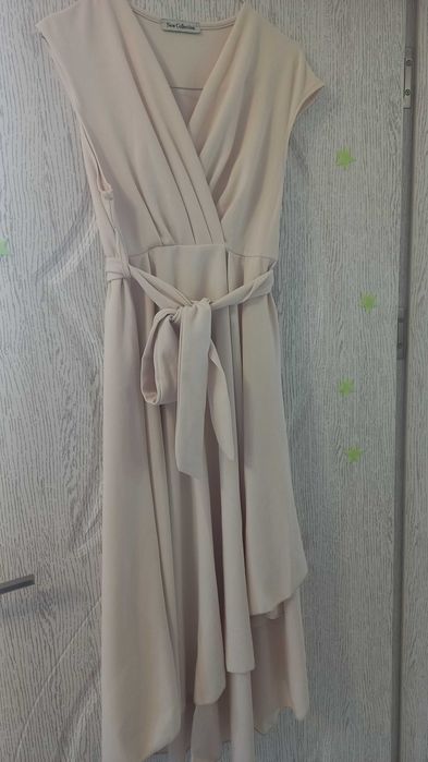 Две чисто нови рокли. Изпращам с еконт за моя сметка