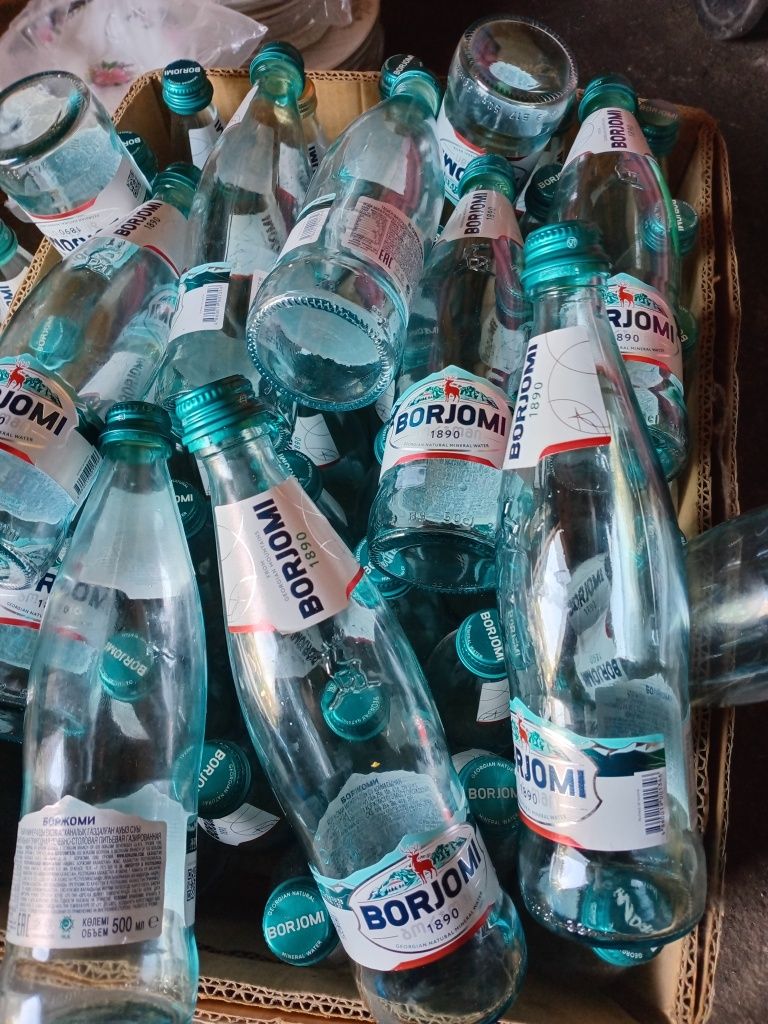 Продам Стеклянные Бутылки от Боржоми