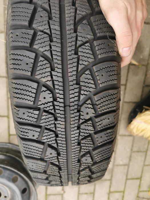 Vând 2 cauciucuri iarna 175/65/r14