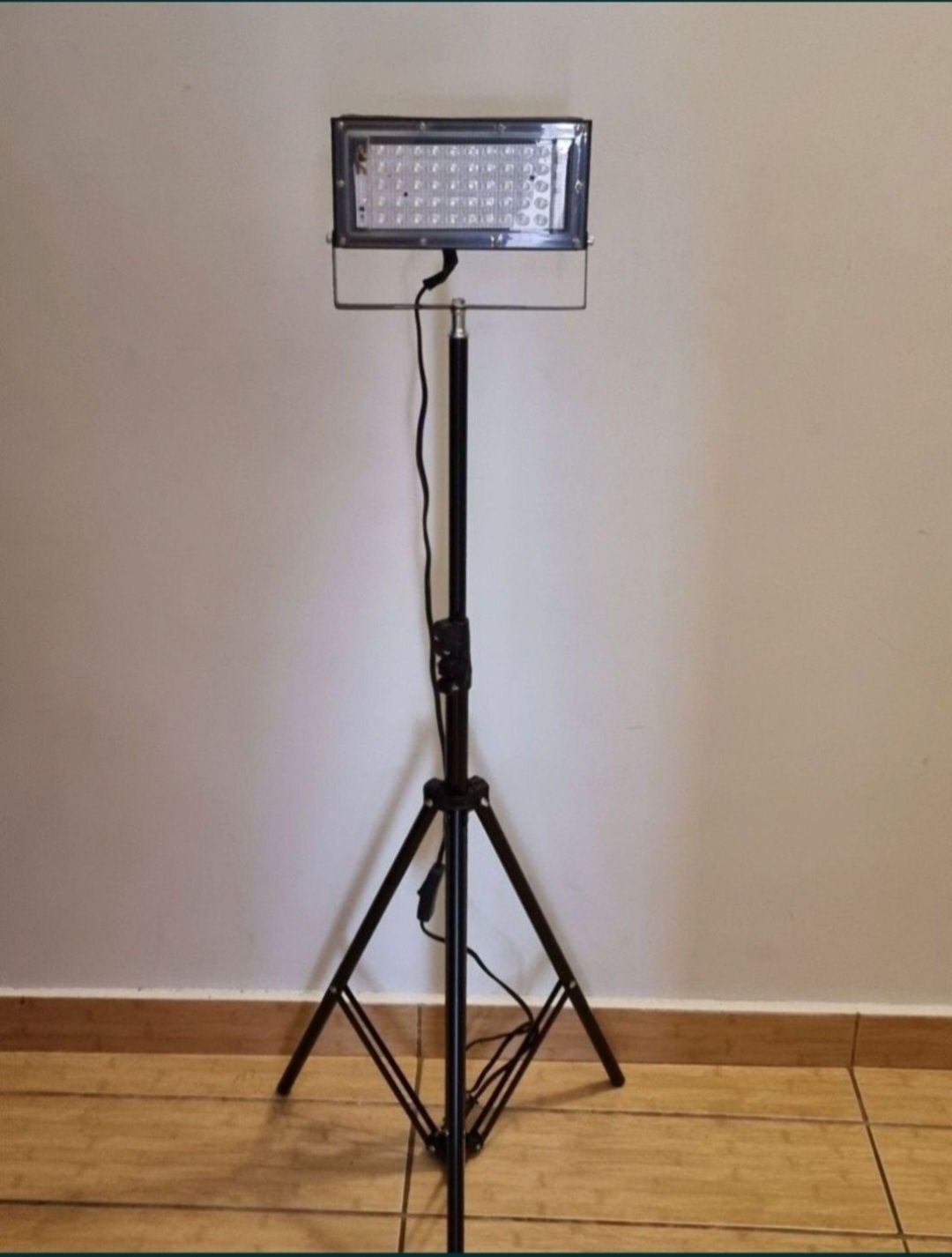 Set reflector led 220v-50w pe stativ telescopic  , camping, turism