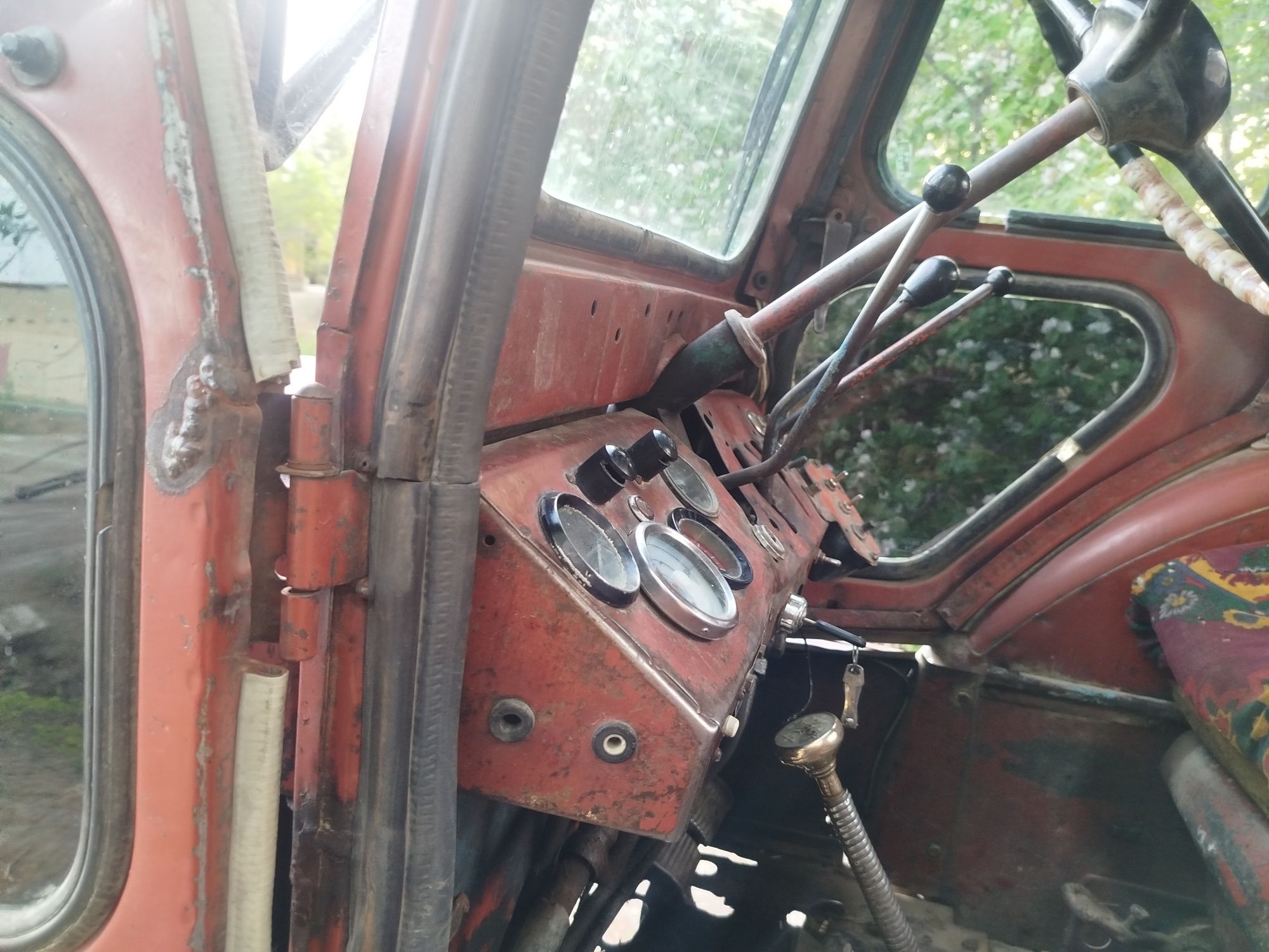 Traktor t40 sotiladi