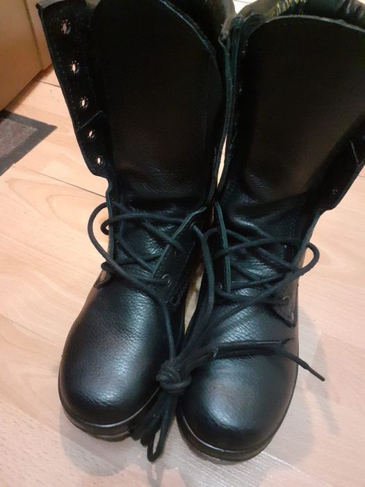 Продам берцы размер 41