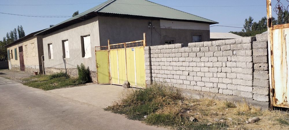 Uy sotiladi srochna Toshkent viloyati Yuqori chirchiq tumani Jumabozor