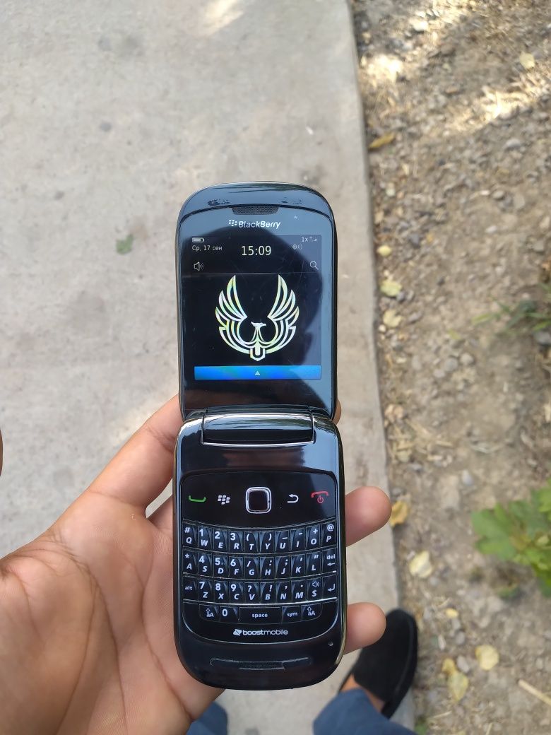 Blackberry 9670.