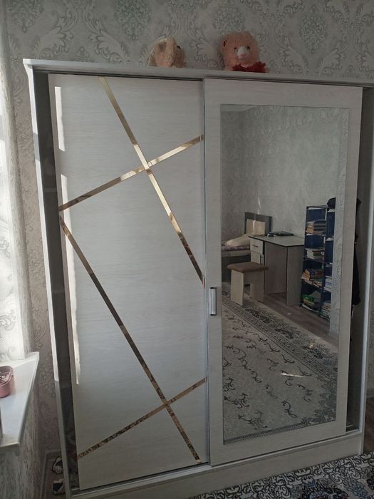 Шкаф сотилади срочно