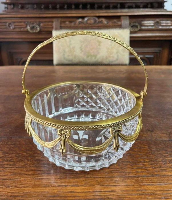 Cosulet ( bomboniera-fructieră) din cristal și bronz