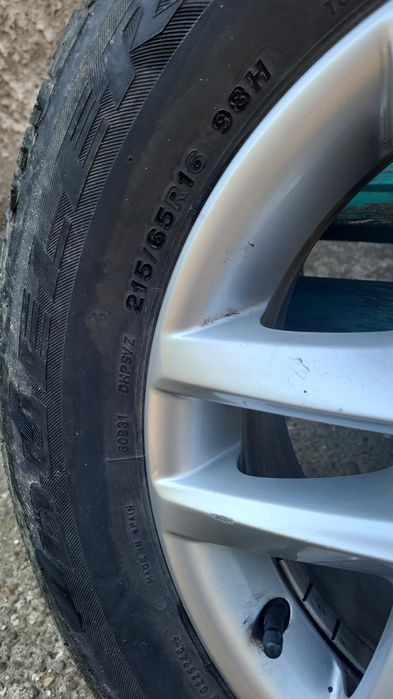 Vând 4 jenți de Wolswagen Tiguan cu cauciucuri,în stare foarte bună