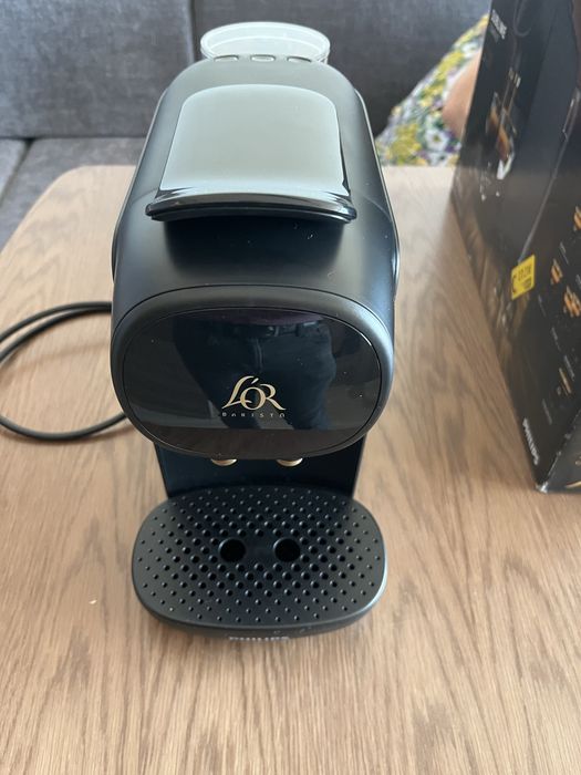 Продавам кафе машина Philips с капсули Nespresso