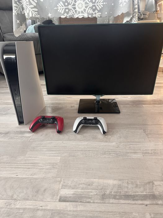 Playstation 5 Digital Edition + монитор + два контролера + игри