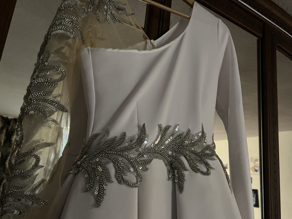 Vand rochie marimea M