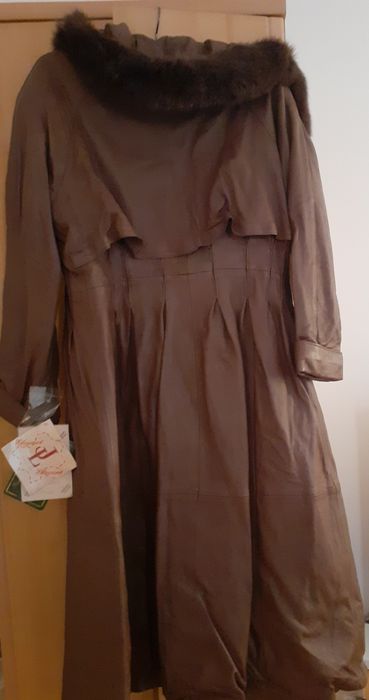 Vând haină piele maro