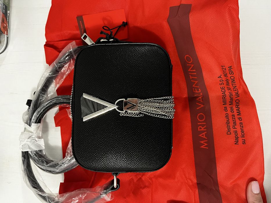 Geantă Mario Valentino, model crossbody, culoare neagră.