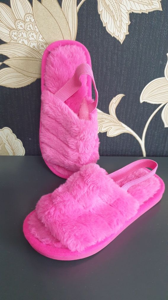 Papuci roz cu blanita feta marimea 30-31