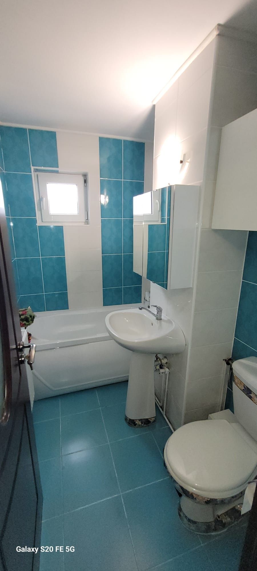 Vand apartament cu doua camere zona centrala