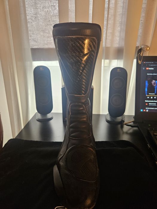 Dainese 44 Carbon fiber nu plastic vopsit