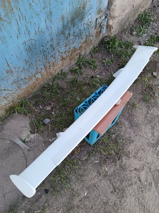 Продам спойллер в отличном состоянии, стояли на Марке с подсветкой