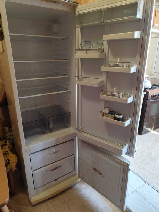 Холодильник в отличном состоянии в г Актау 12 мкр